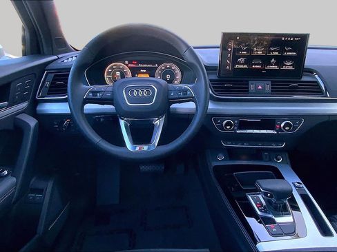Used 2024 Audi Q5 e Premium Plus w/ Premium Plus Package AWD/4WD image 5