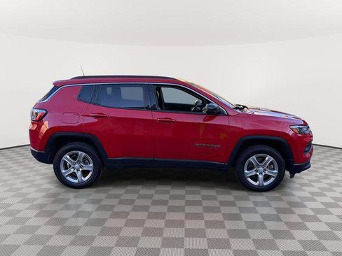 Used 2024 Jeep Compass Latitude AWD/4WD image 2