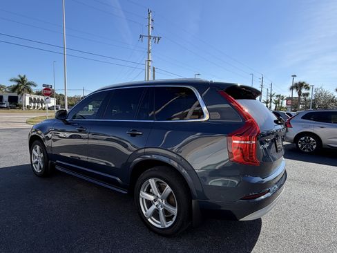 Certified 2022 Volvo XC90 T5 Momentum image 5