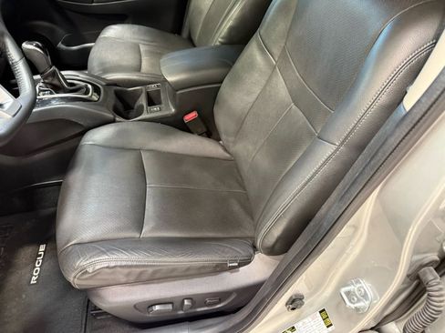 Used 2017 Nissan Rogue SV w/ SV Premium Package image 24