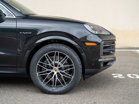 Used 2024 Porsche Cayenne E-Hybrid image 9