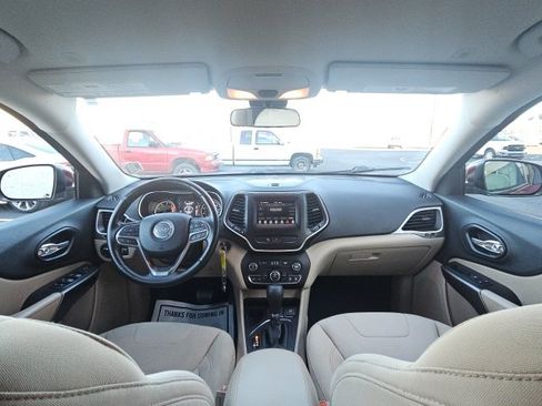 Used 2020 Jeep Cherokee Latitude w/ Cold Weather Group image 12