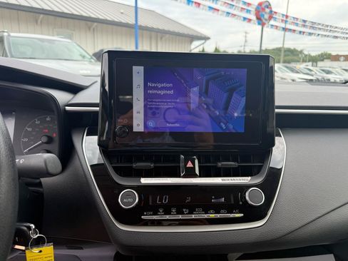 Used 2025 Toyota Corolla LE FWD image 9