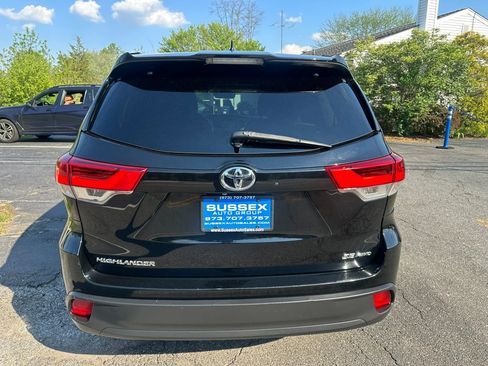 Used 2017 Toyota Highlander SE AWD/4WD image 5