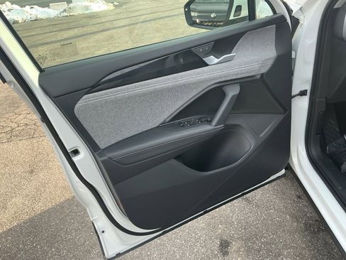 Certified 2025 Volkswagen Tiguan S image 36