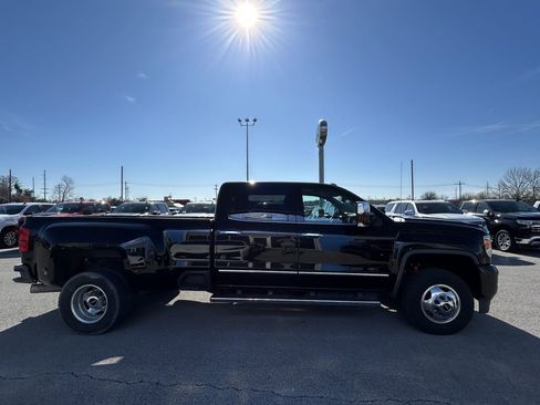 Used 2018 GMC Sierra 3500 Denali w/ Duramax Plus Package image 3
