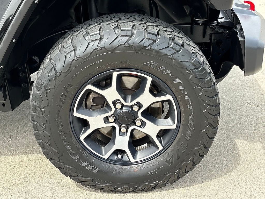 Used 2022 Jeep Wrangler Unlimited Rubicon AWD/4WD image 29