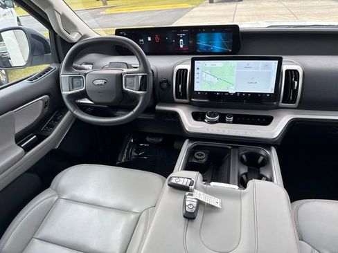 Used 2025 Ford Expedition Max Active AWD/4WD image 15