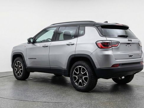 Used 2025 Jeep Compass Trailhawk AWD/4WD image 6