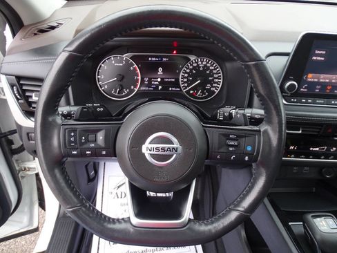 Used 2021 Nissan Rogue SV image 17