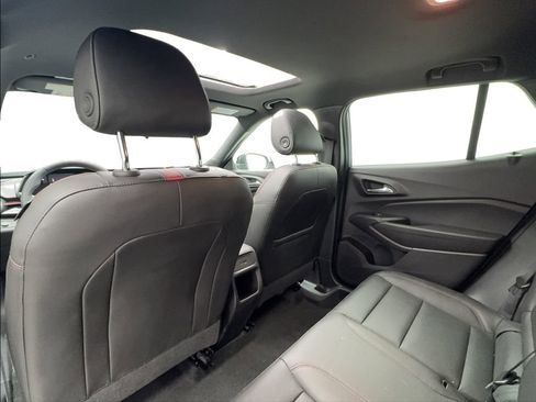 Used 2025 Chevrolet Trax RS w/ Sunroof Package image 23