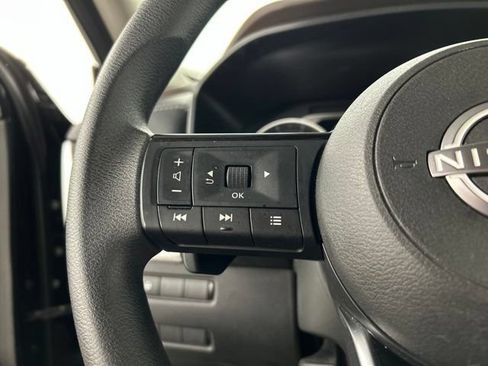 Used 2023 Nissan Rogue SV FWD image 9