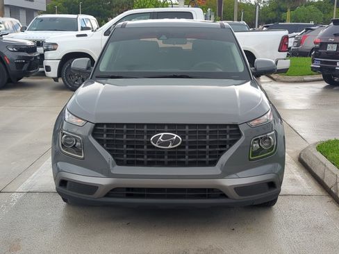 Used 2020 Hyundai Venue SE FWD image 2