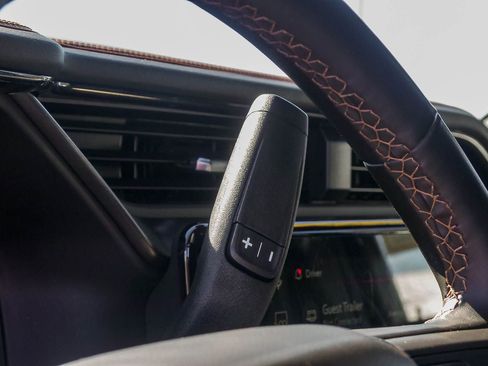 Used 2025 GMC Sierra 2500 AT4 image 18