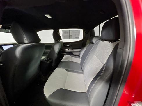 Used 2022 Toyota Tacoma TRD Off-Road image 29