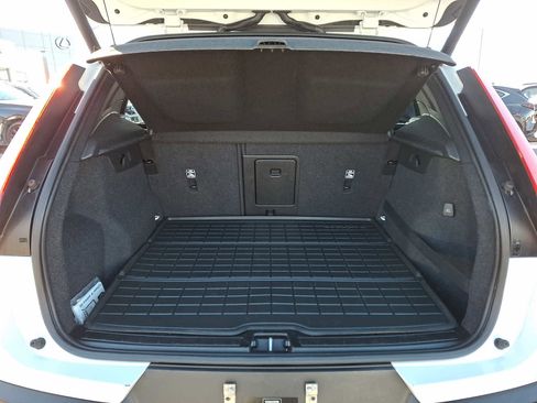 Used 2019 Volvo XC40 T5 Momentum image 26