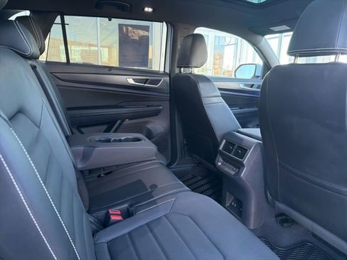 Used 2024 Volkswagen Atlas Cross Sport SEL R-Line image 36