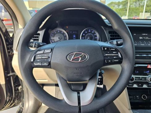 Used 2020 Hyundai Elantra SE FWD image 13