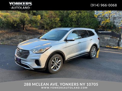 Used 2017 Hyundai Santa Fe SE image 1