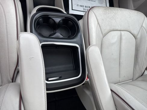 Used 2020 Chrysler Pacifica Limited image 20