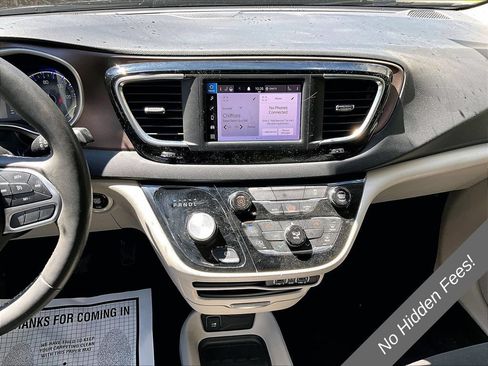 Used 2023 Chrysler Voyager LX FWD image 6