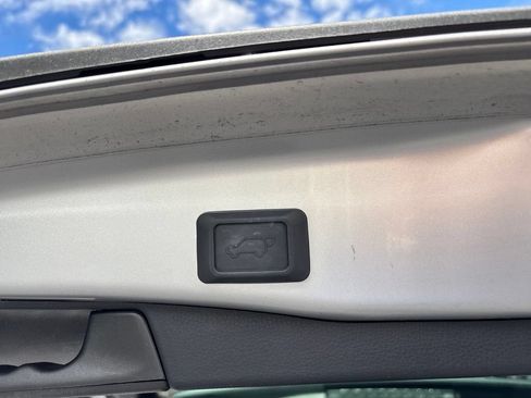 Used 2020 Toyota RAV4 XLE Premium w/ Carpet Mat Package FWD image 12