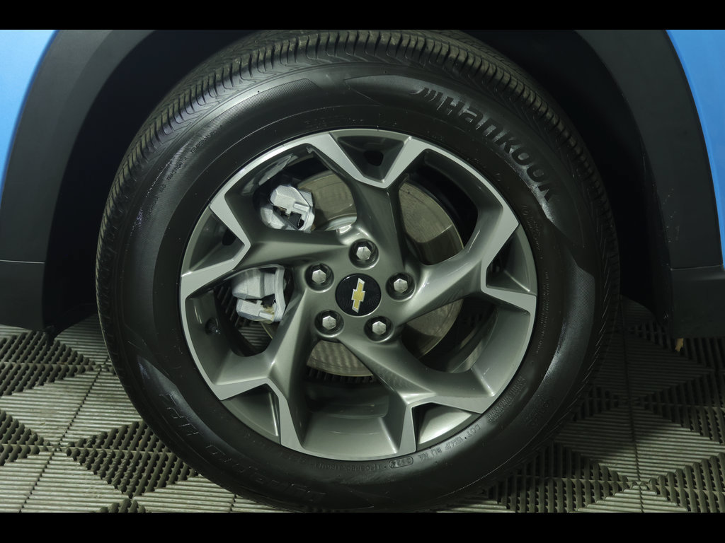 Used 2025 Chevrolet Trax LT w/ Driver Confidence Package FWD image 11