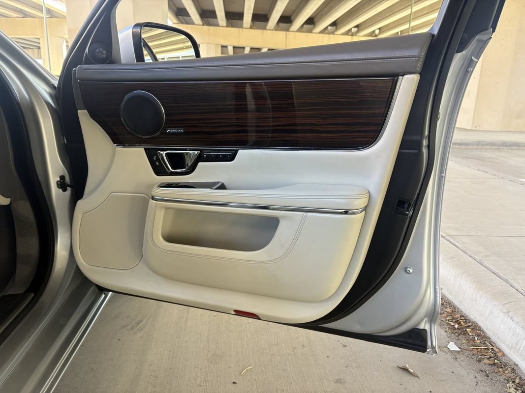 Used 2014 Jaguar XJ L Portfolio RWD image 21