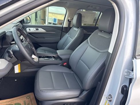 New 2026 Ford Explorer Active w/ Active Comfort Package image 17