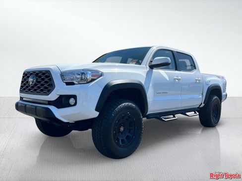 Certified 2022 Toyota Tacoma TRD Off-Road AWD/4WD image 2