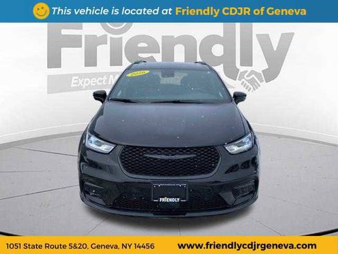 New 2026 Chrysler Pacifica Limited w/ S Appearance Package image 2