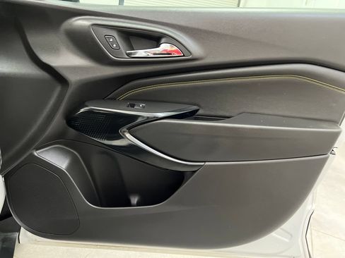 Used 2025 Chevrolet Trax LT FWD image 30