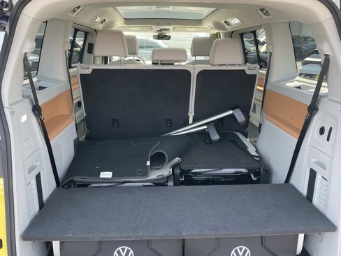 Certified 2025 Volkswagen ID. Buzz 1st Edition RWD image 5