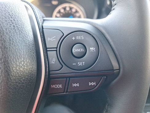 Used 2024 Toyota Venza LE image 20