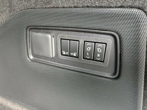 Used 2026 Cadillac Escalade ESV Platinum Luxury AWD/4WD image 36