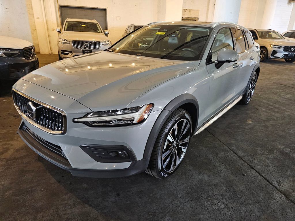 Certified 2025 Volvo V60 B5 Cross Country Ultra AWD/4WD image 1