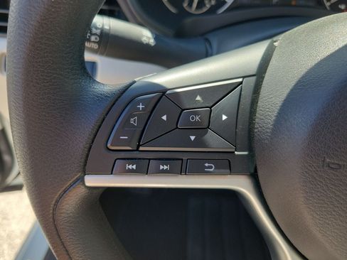 Used 2025 Nissan Altima 2.5 SV FWD image 18