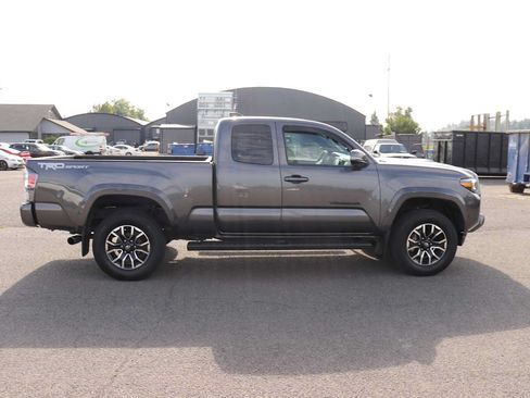Used 2022 Toyota Tacoma TRD Sport w/ TRD Premium Sport Package RWD image 4