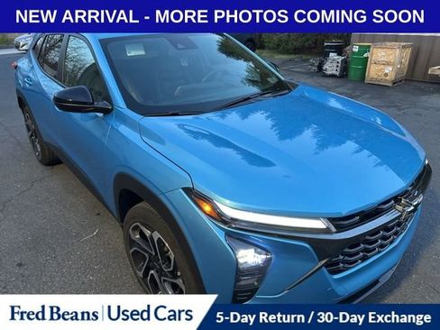 Used 2025 Chevrolet Trax RS w/ Driver Confidence Package image 2