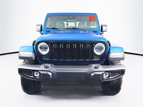 Used 2025 Jeep Gladiator Sport AWD/4WD image 2
