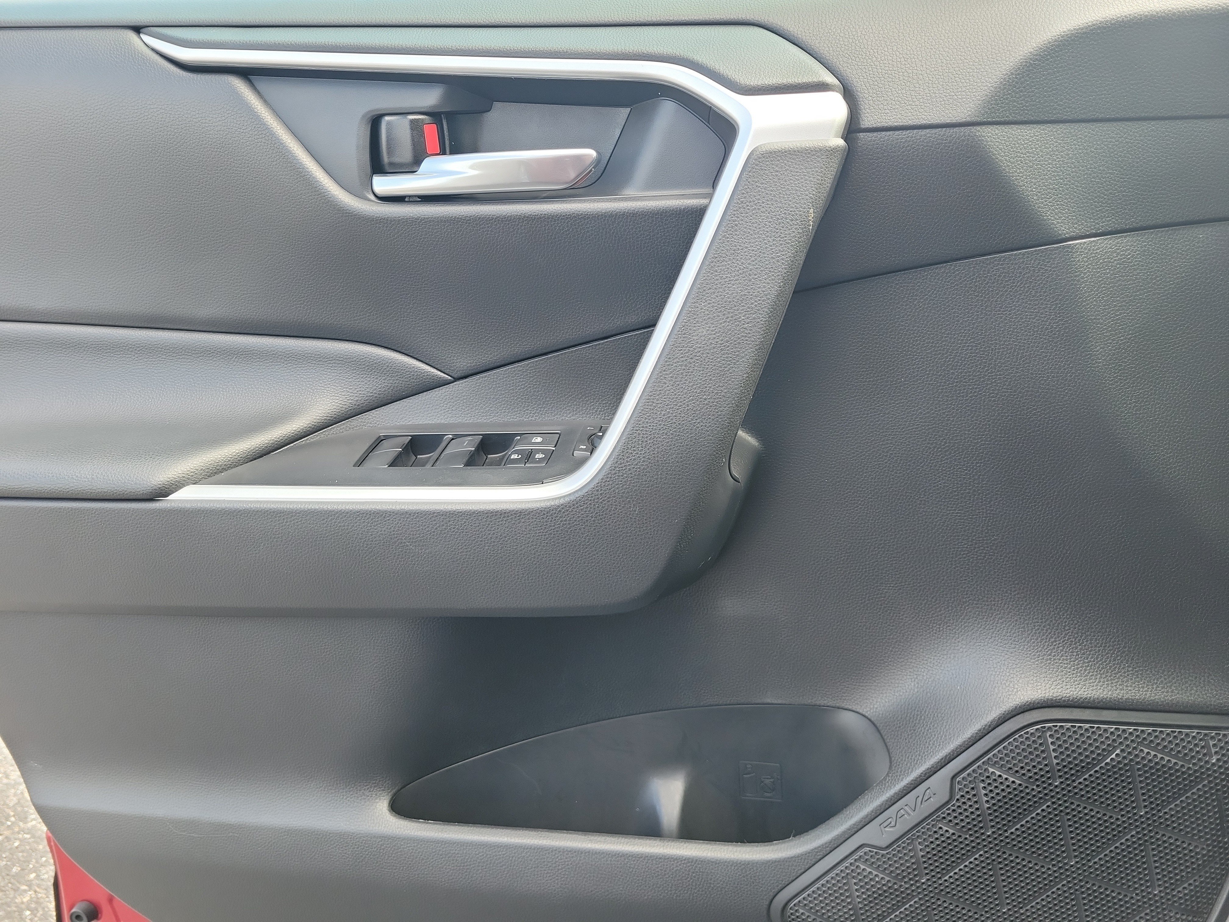 Certified 2021 Toyota RAV4 XLE w/ Convenience Package FWD image 20