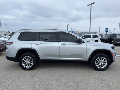 Used 2022 Jeep Grand Cherokee L Laredo w/ Luxury Tech Group I image 4