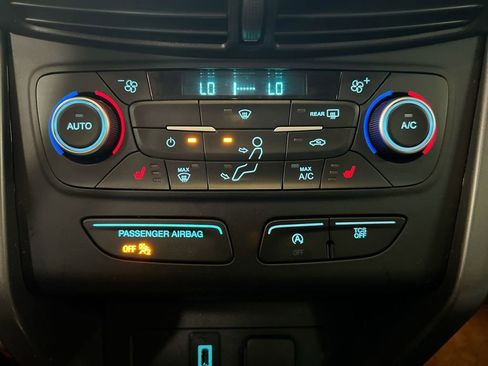 Used 2018 Ford Escape SE w/ SE Sync 3 Package AWD/4WD image 16