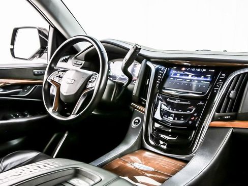 Used 2018 Cadillac Escalade ESV Premium Luxury AWD/4WD image 20