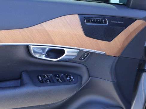 Used 2022 Volvo XC90 T6 Momentum w/ Advanced Package image 25