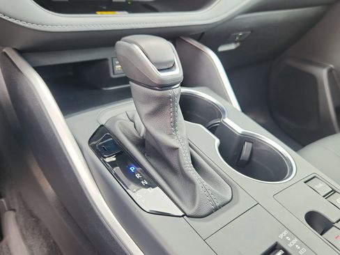 Certified 2025 Toyota Highlander XLE image 22