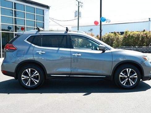 Used 2017 Nissan Rogue SL w/ SL Premium Package FWD image 4