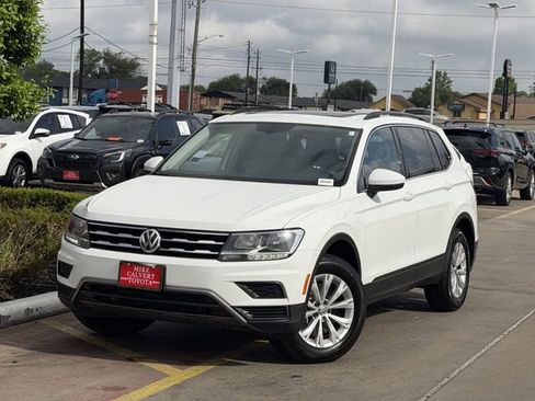 Used 2019 Volkswagen Tiguan SE w/ Panoramic Sunroof Package image 2