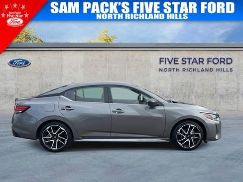 Used 2025 Nissan Sentra SR FWD image 10