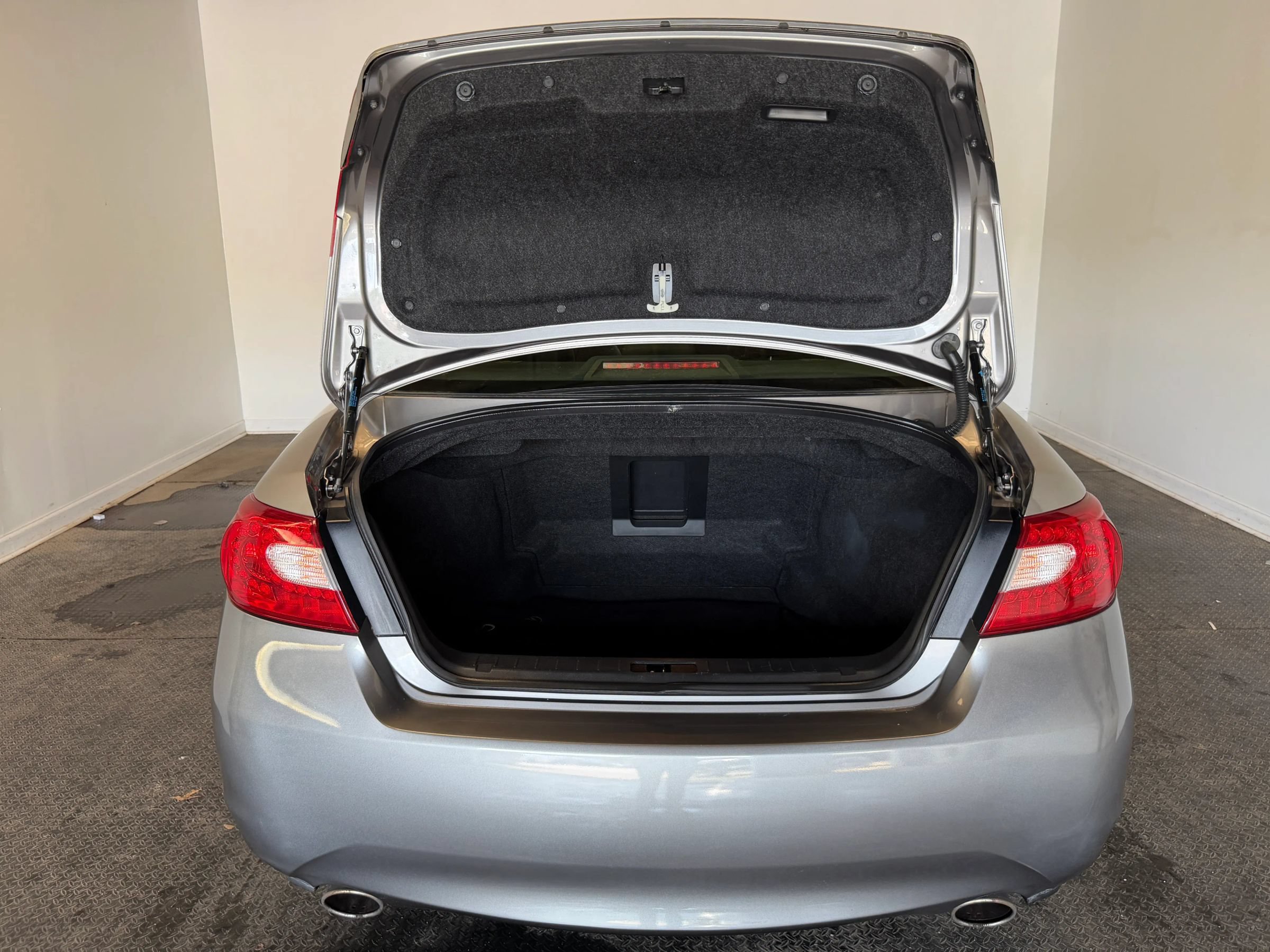 Used 2011 INFINITI M37 x w/ Premium Pkg AWD/4WD image 42